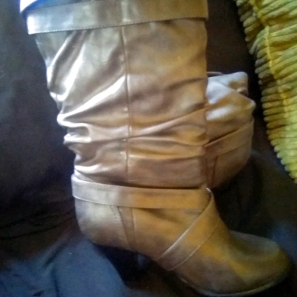 GREY KNEE HIGH BOOTS
